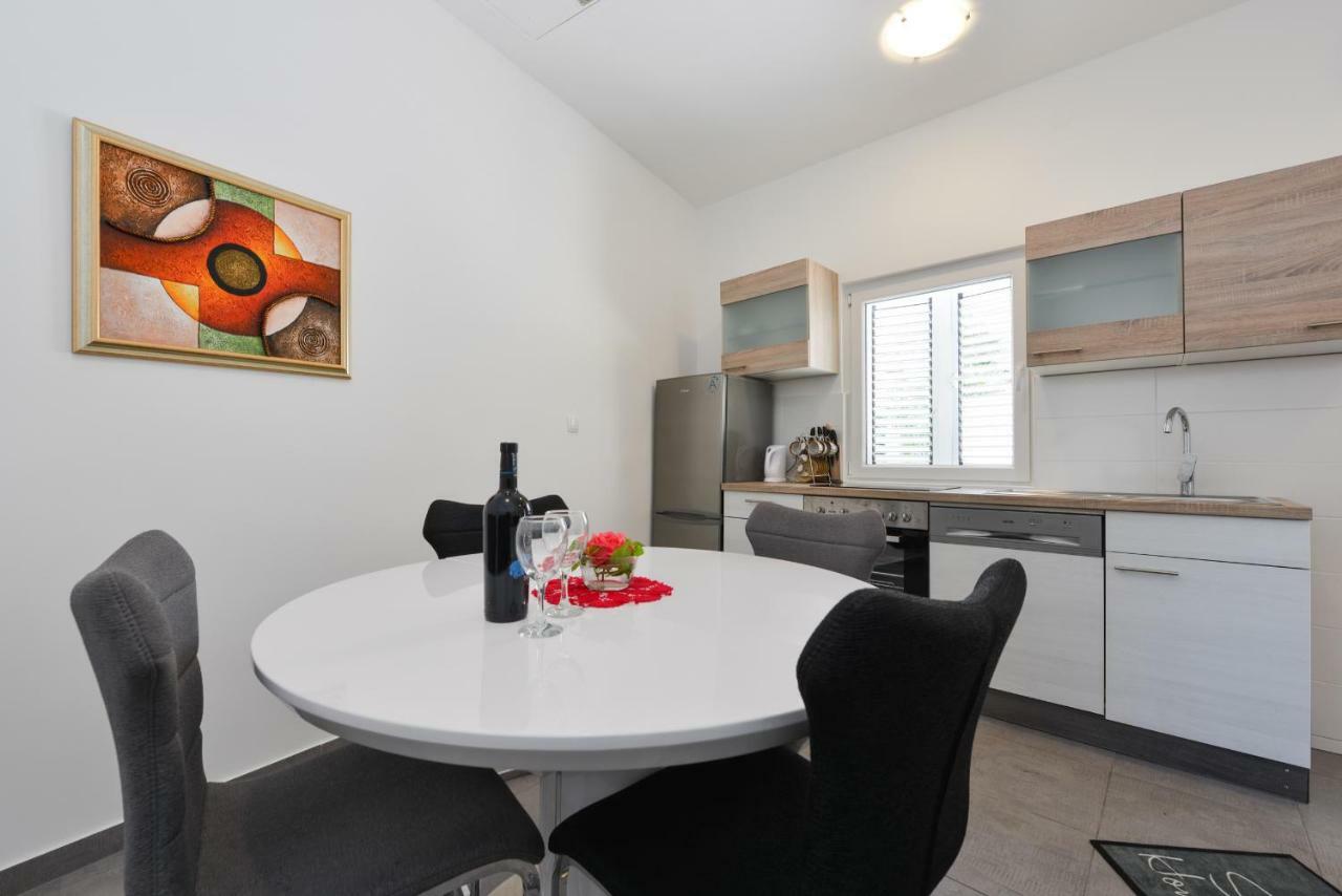 Mandic With Parking Apartment Zadar
