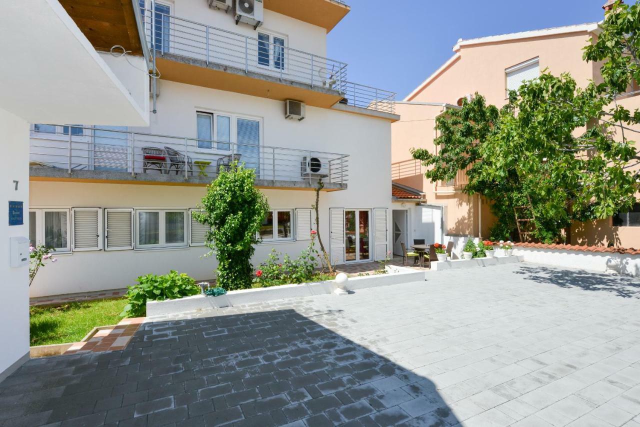 Mandic With Parking Apartment