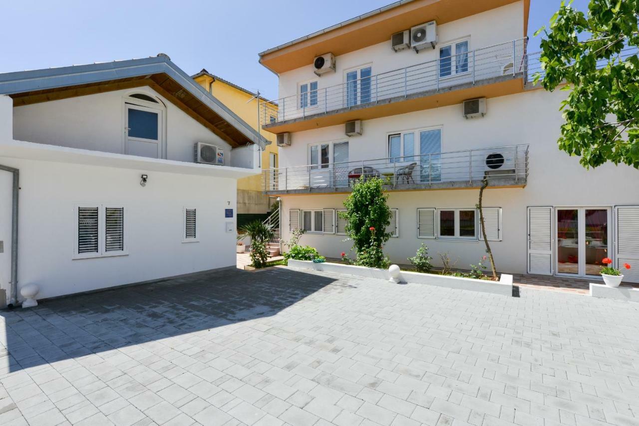 Apartment Mandic With Parking Zadar